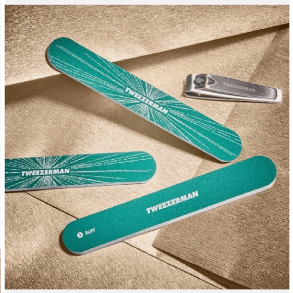 NEW Limited Edition Tweezerman Manicure Set, Emerald Shimmer - Picture 2 of 5